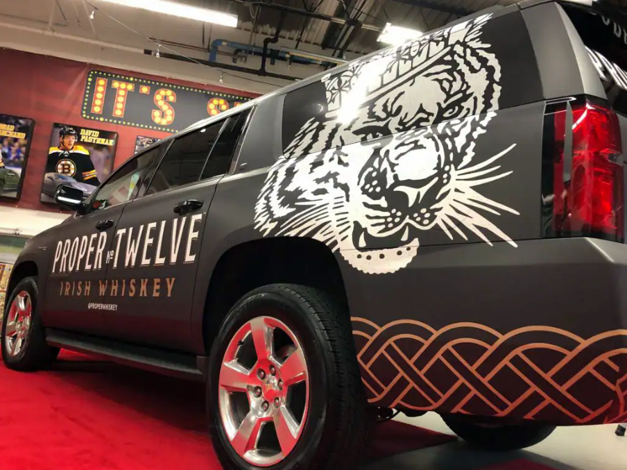 چگونه یک طرح کاور خودرو با برند ایجاد کنیم؟